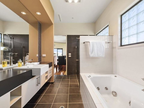 Apollos - SA Accommodation 2