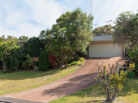 Wildflowers At Fingal Bay - SA Accommodation 0