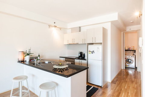 LANCE, 1BDR Melbourne Apartment - SA Accommodation 4