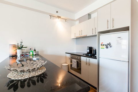 LANCE, 1BDR Melbourne Apartment - SA Accommodation 2
