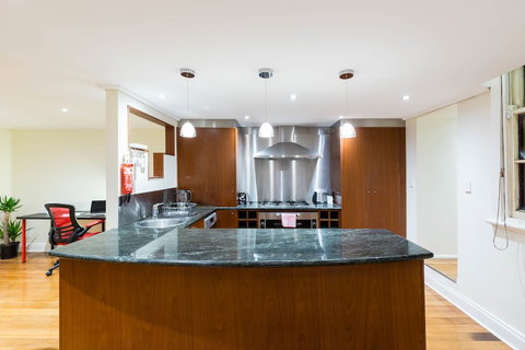 HELENA, 2BDR Fitzroy House - SA Accommodation 5