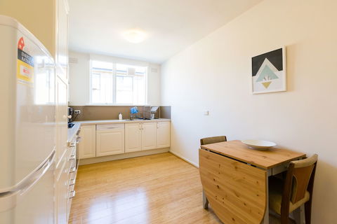 ROSIE, 2BDR St.Kilda Apartment - SA Accommodation 2