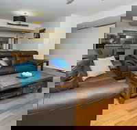 Maggies Beachfront Apt. 4 - SA Accommodation