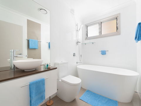 Bamboo Bay At Fingal Bay - SA Accommodation 5