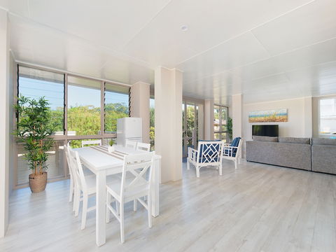 Bamboo Bay At Fingal Bay - SA Accommodation 3