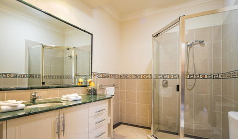 LUXE At Sanctuary Cove - SA Accommodation 2