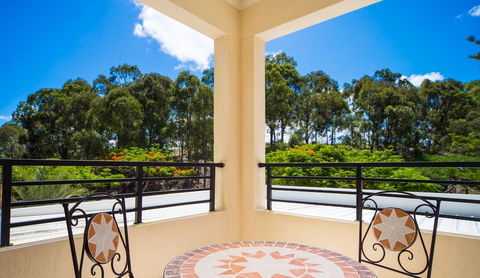 LUXE At Sanctuary Cove - SA Accommodation 6