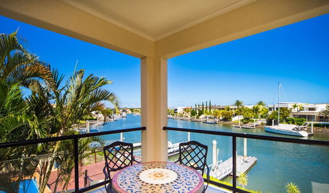 LUXE At Sanctuary Cove - SA Accommodation 5