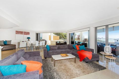 KINGSCLIFF OCEAN FRONT TERRACE 4 - SA Accommodation 0