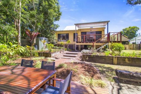 CABARITA BEACH BLISS HOLIDAY HOME On The LAKE - SA Accommodation 0