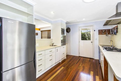 CABARITA BEACH BLISS HOLIDAY HOME On The LAKE - SA Accommodation 3