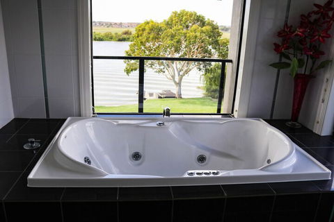 River Devine Murray Bridge - SA Accommodation 3