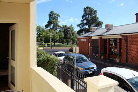 Adelaide Central Apartment - 3BR, 2Bath & Carpark - SA Accommodation 6
