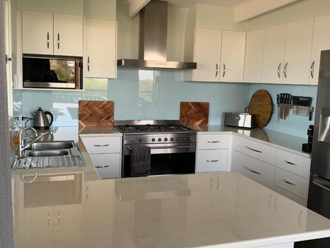 Longbeach House - SA Accommodation 4