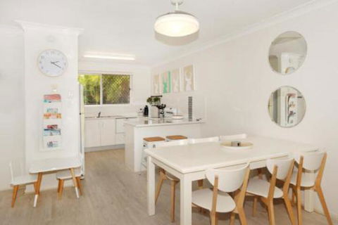 Unit 1 / 14 Tamarindus Street Marcoola Beach Pet Friendly 300 BOND Linen Supplied - SA Accommodation 4
