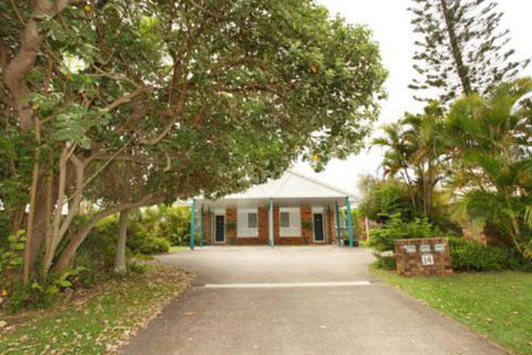 Unit 1 / 14 Tamarindus Street Marcoola Beach Pet Friendly 300 BOND Linen Supplied - SA Accommodation 0