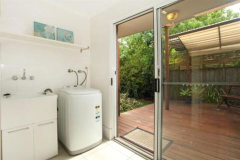 1 / 882 David Low Way Marcoola 500 Bond Linen Included Pet Friendly - SA Accommodation 2