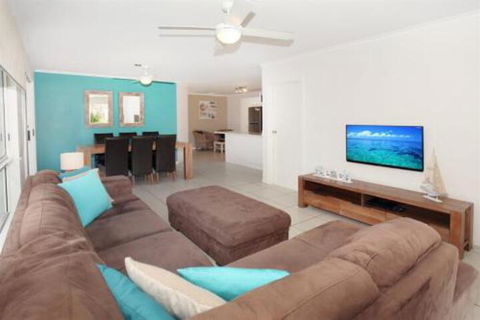 1 / 882 David Low Way Marcoola 500 Bond Linen Included Pet Friendly - SA Accommodation 3