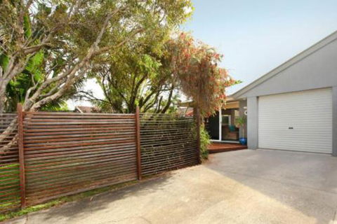 1 / 882 David Low Way Marcoola 500 Bond Linen Included Pet Friendly - SA Accommodation 0