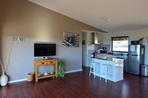 Sea Dragon Lodge & Villas - SA Accommodation 6