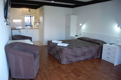 Slipway Hotel Motel - SA Accommodation 6