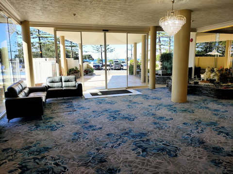 Southern Cross Beachfront Holiday Apartments - SA Accommodation 6