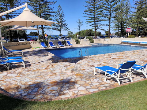 Southern Cross Beachfront Holiday Apartments - SA Accommodation 4