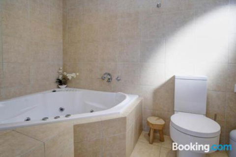 ROCKPOOL (4 Night Min) - SA Accommodation 4