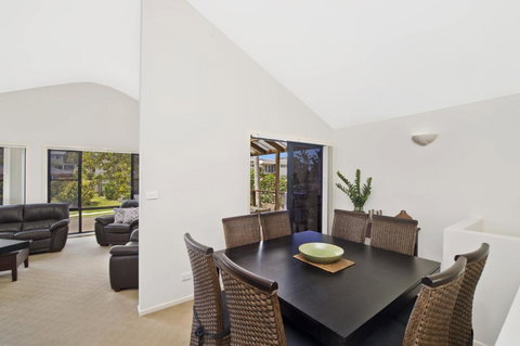 Amara 6 Wesley Avenue - SA Accommodation 3