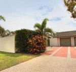 6 Petrie Ave Marcoola Pet Friendly Linen supplied - SA Accommodation