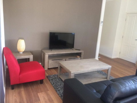 Costa Park Cottage Dio Armidale - SA Accommodation 5