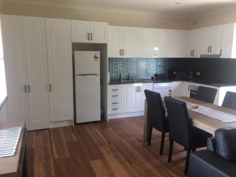 Costa Park Cottage Dio Armidale - SA Accommodation 6