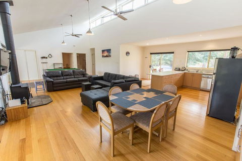 Acacia Lakehouse The Lake At Your Doorstep - SA Accommodation 1