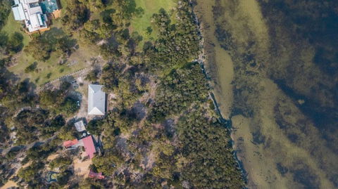 Acacia Lakehouse The Lake At Your Doorstep - SA Accommodation 5