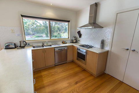 Acacia Lakehouse The Lake At Your Doorstep - SA Accommodation 4
