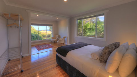 Castaway Cottage - Essentially Tas - SA Accommodation 2