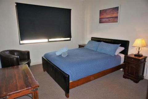 Ningaloo Breeze Villa 5 3 Bedroom Fully Self Contained Holiday Accommodation - SA Accommodation 6