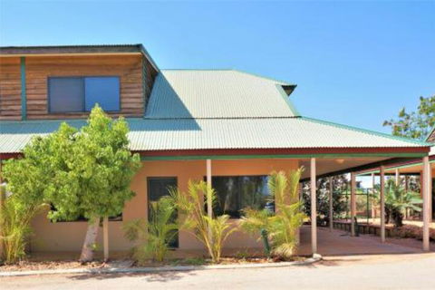 Ningaloo Breeze Villa 5 3 Bedroom Fully Self Contained Holiday Accommodation - SA Accommodation 0