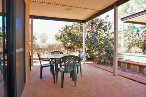 Ningaloo Breeze Villa 5 3 Bedroom Fully Self Contained Holiday Accommodation - SA Accommodation 2