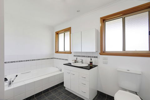 Yarragon 4 Bedroom House In Gippsland - SA Accommodation 5