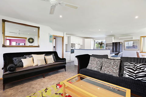 Yarragon 4 Bedroom House In Gippsland - SA Accommodation 3