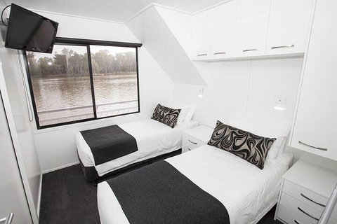All Seasons Houseboats - SA Accommodation 3