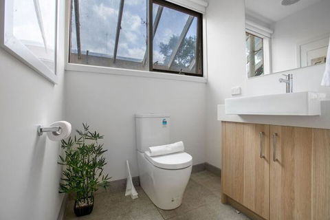 Comfy Holiday House With Pool@rosanna - SA Accommodation 3
