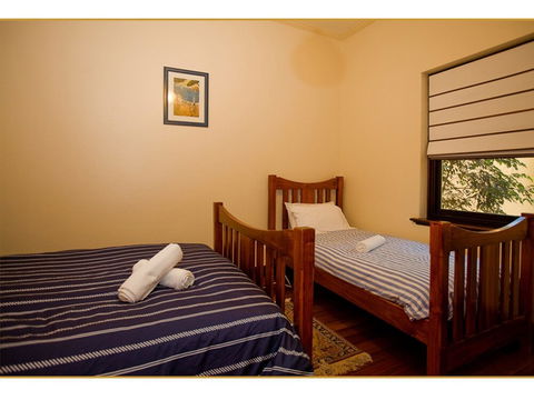 Fairholme Apartment - SA Accommodation 6