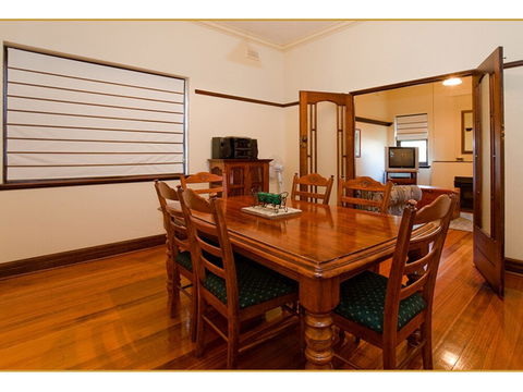 Fairholme Apartment - SA Accommodation 3