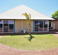 Osprey Holiday Village Unit 109 Pleasant 3 Bedroom Holiday Villa with a Pool in the Complex - SA Accommodation