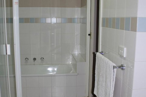 Australian Home Away At Box Hill 2 Bedroom - SA Accommodation 7