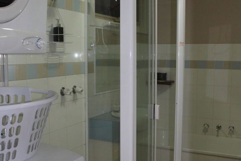 Australian Home Away At Box Hill 2 Bedroom - SA Accommodation 4