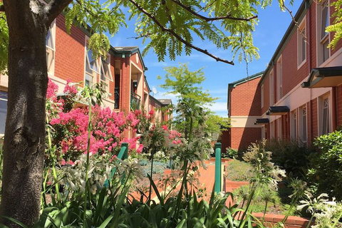 Australian Home Away At Box Hill 2 Bedroom - SA Accommodation 2