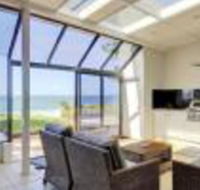 Whispering Sands 10 Sandy Point Road Luxury waterfront home with aircon WIFI  Foxtel - SA Accommodation